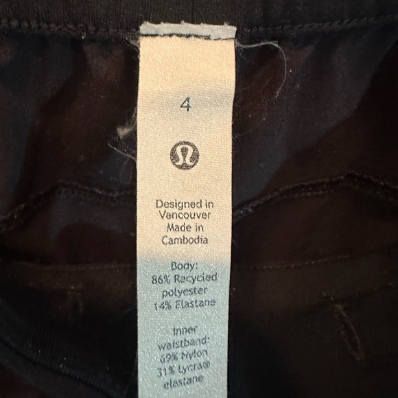 Lululemon Women Size 4 On The Fly Mid Rise Shorts Inseam 2.5" Gym Casual Black - Picture 6 of 6